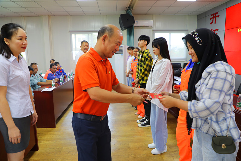 “金秋助學(xué)，圓夢(mèng)明佳！”明佳集團(tuán)黨支部及工會(huì)組織開(kāi)展愛(ài)心助學(xué)活動(dòng)！