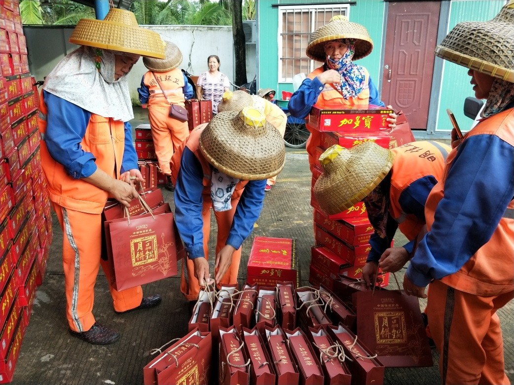 ? ?“中秋佳節(jié)、情暖職工” ? ? ? ? ?-----明佳集團(tuán)黨支部及工會(huì)組織開(kāi)展中秋慰問(wèn)活動(dòng)